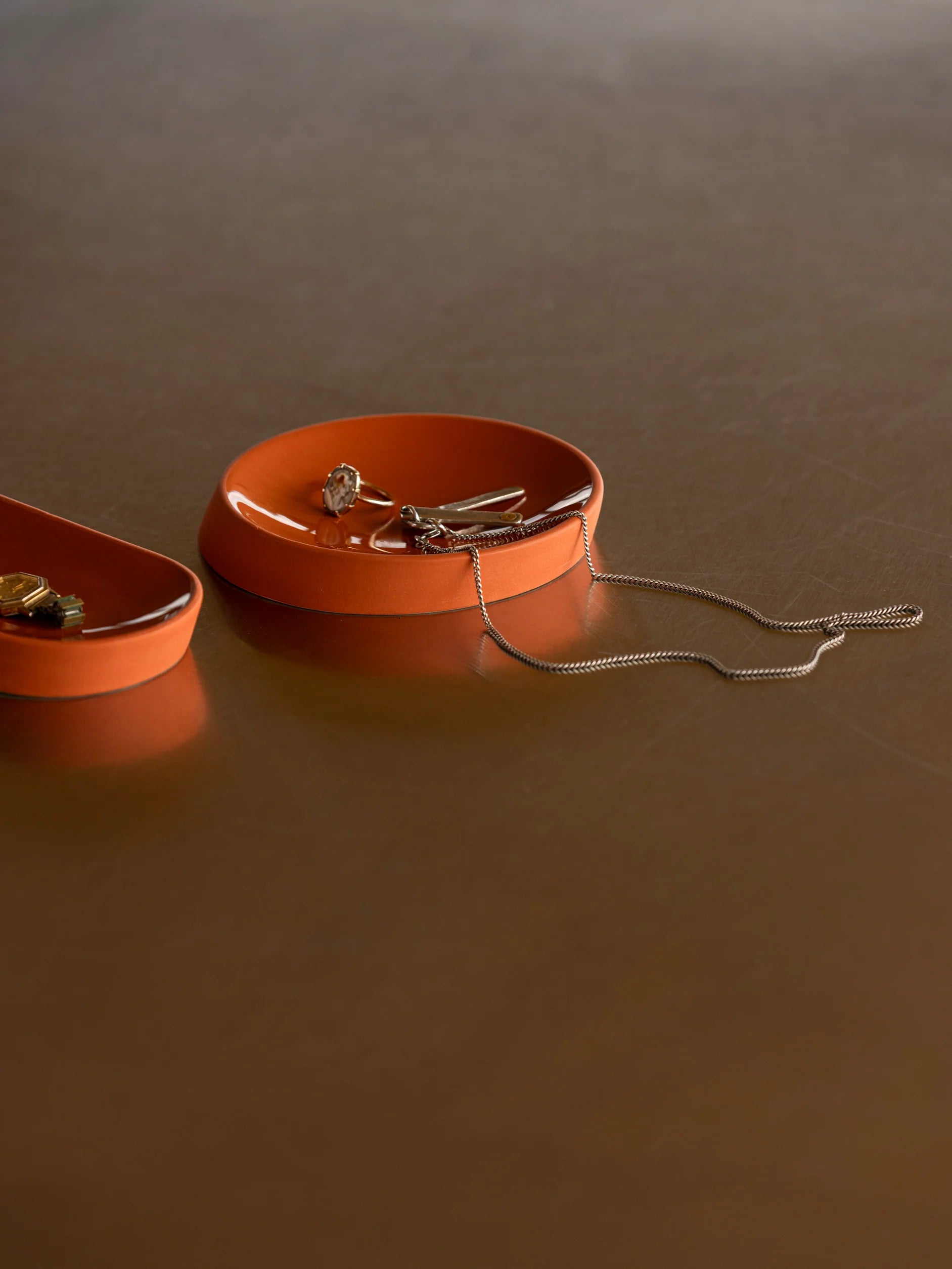 Oblique Tray