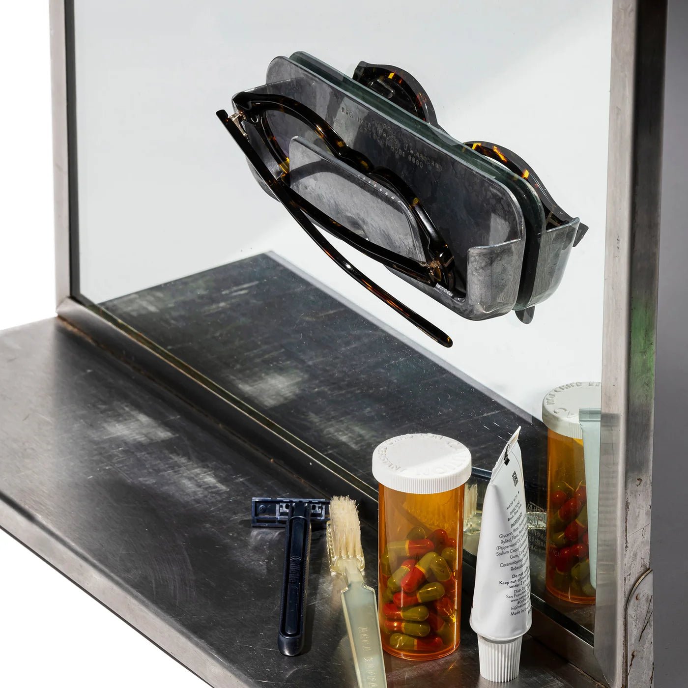 Otto's Corner Store - Aluminium Die Casting Glasses Holder