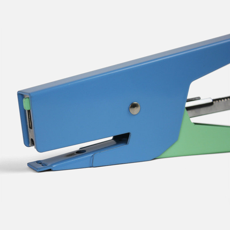 L'AGRAFEUSE | The Stapler