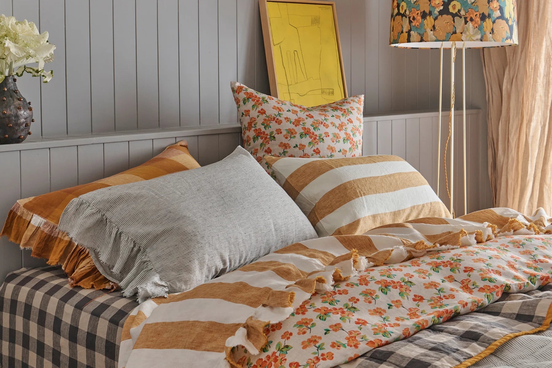 Otto's Corner Store - Elma Duvet Cover