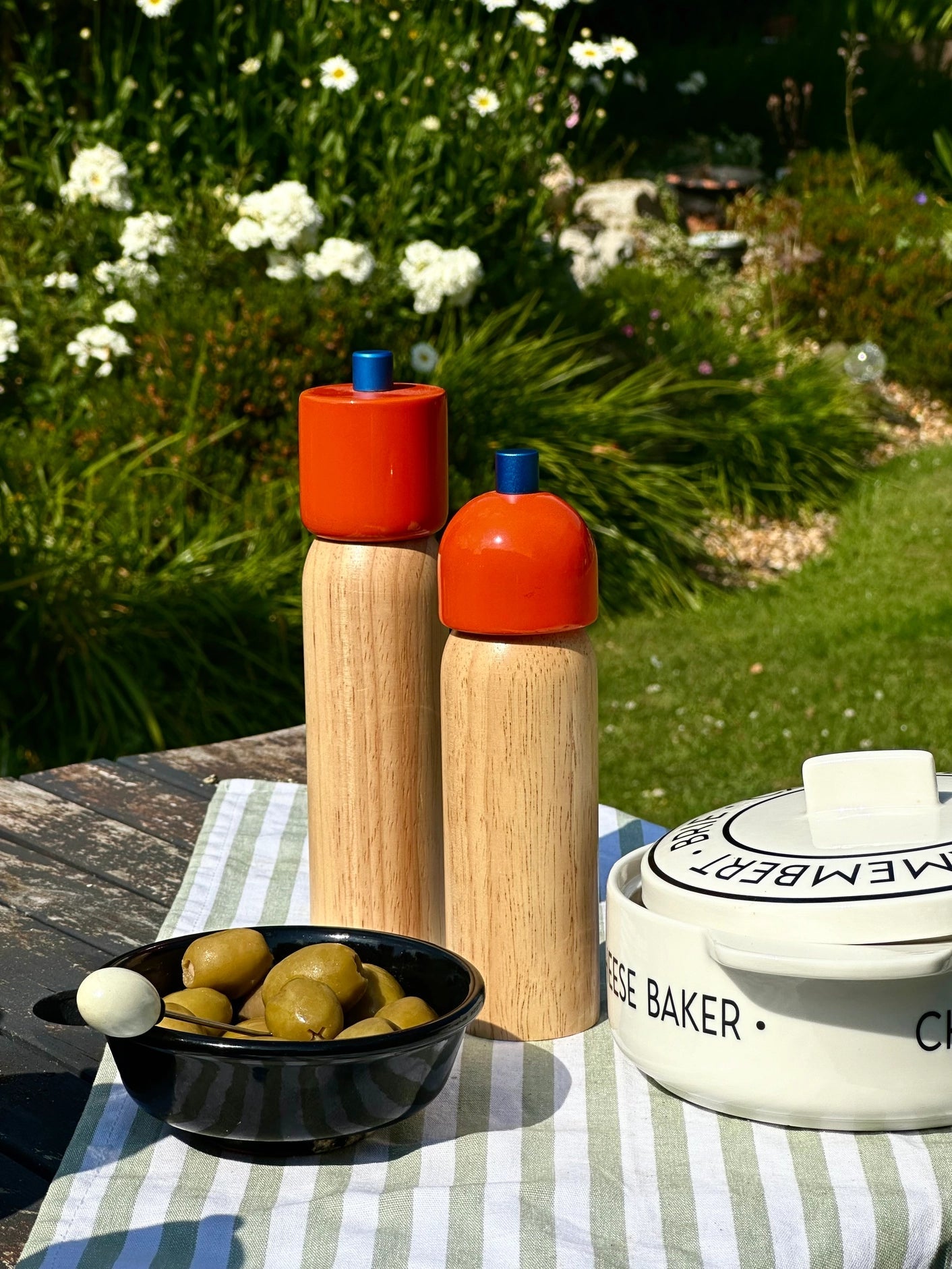 Otto's Corner Store - MÆGEN | Salt & Pepper Grinder - Orange/Blue